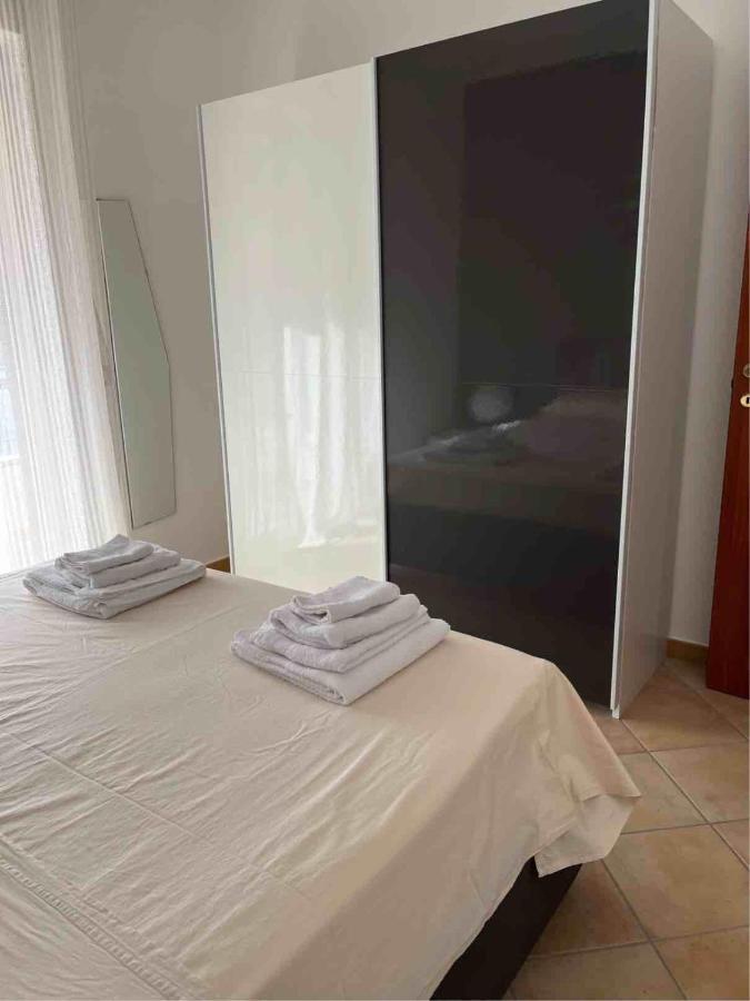 Villa Rosy'S House à Patti Extérieur photo
